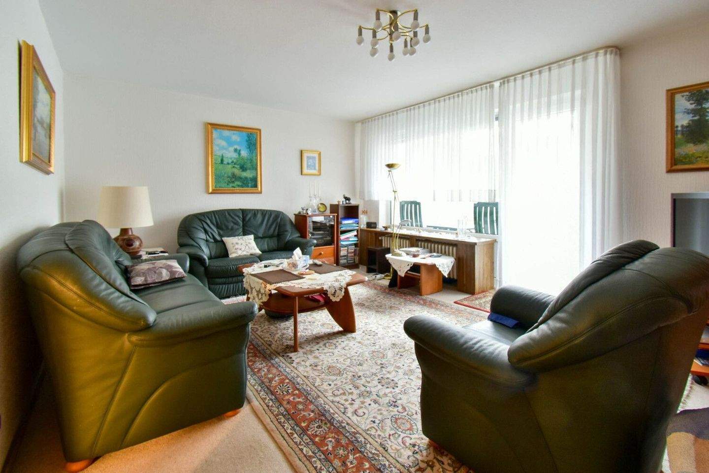 Leben und Leben lassen! Schöne, ruhige Wohnung mit Balkon und TG-Stellplatz