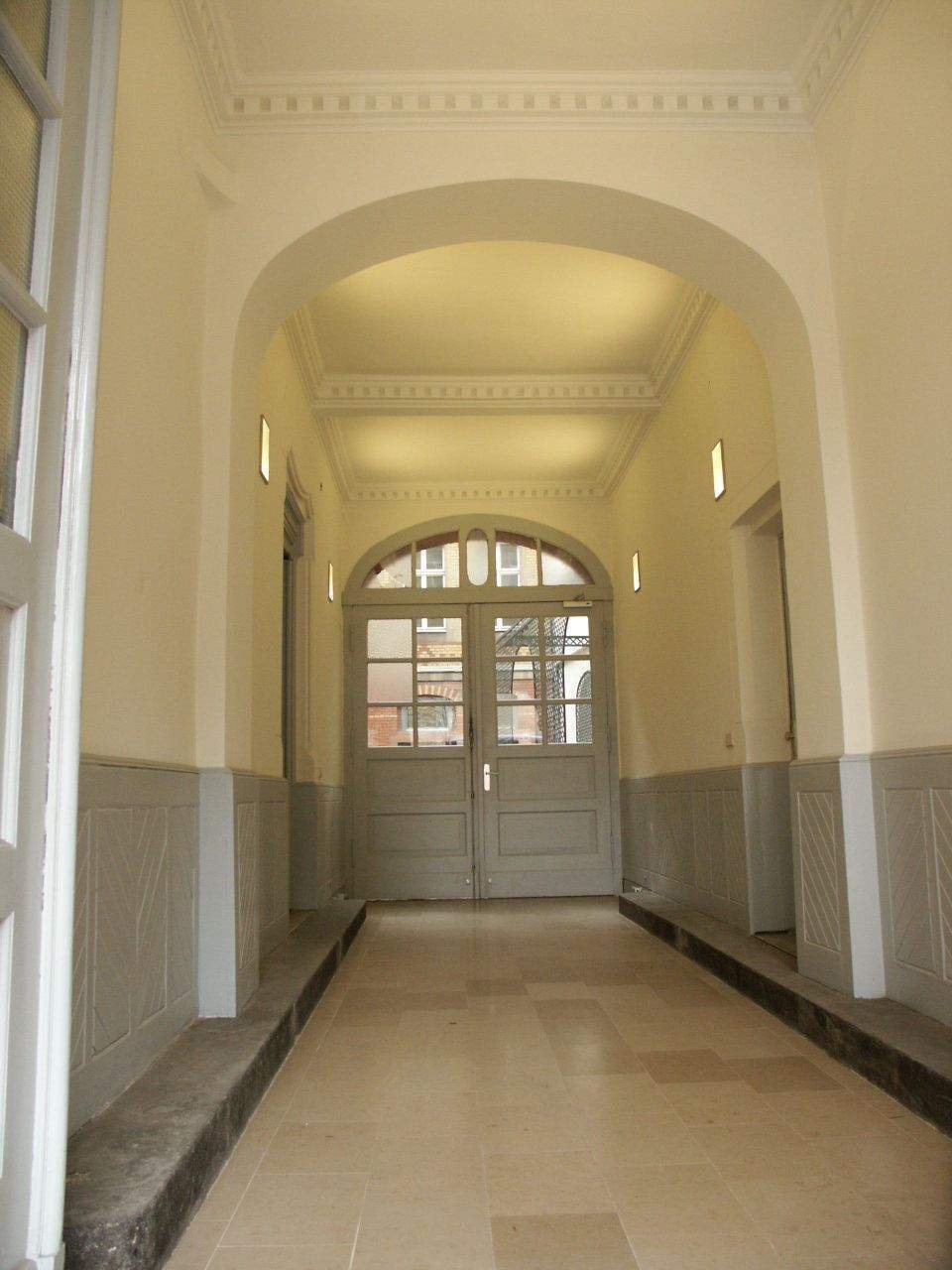 Schöne möblierte und teilgewerbliche Dachgeschosswohnung Nähe Rosenthaler Platz - Photo 1