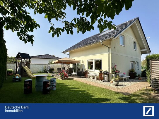 Familienparadies: Traumhaftes Einfamilienhaus mit sonnigem Garten und Doppelgarage!