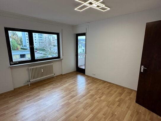 Attraktive 3-Zimmer-Wohnung im herzen des Remseck, Garage, EBK, Balkon