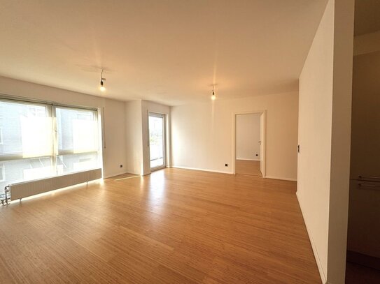 * NEU ZU VERMIETEN * 2-Zimmer-Wohnung mit Einbauküche, Balkon, und Stellplatz