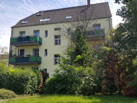 KLEINE ZIMMER MAXIMAL GEMÜTLICH + IM HINTERHAUS + Balkon im Grünen