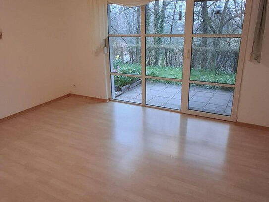 Helle 2-Raum Wohnungen mit Einbauküche, Terrasse und Stellplatz