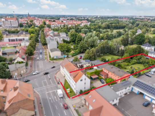 Mehrfamilienhaus mit Hinterhaus und Garten in der Nähe vom Schlossgarten in Güstrow