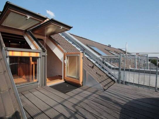 Lichtdurchflutete Maisonettewohnung mit Dachterrasse im beliebten Waldstraßenviertel