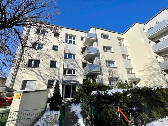 3-Zimmer Wohnung mit Balkon für Renovierungsfreudige!