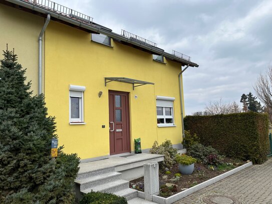 Provisionsfrei - Gepflegtes Reihenendhaus mit Blick über Dresden