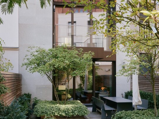 Elegantes Townhouse zwischen Gendarmenmarkt und Unter den Linden: Urbane Oase in Berlin Mitte