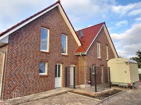 Schöne Haushälfte mit Einbauküche, Terrasse und Carport als NEUBAU/ERSTBEZUG