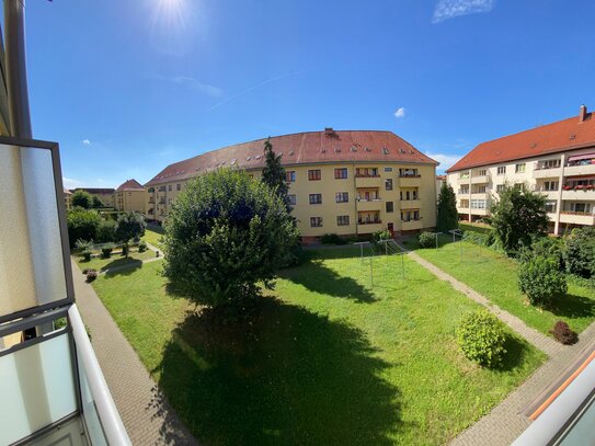 Lichtdurchflutete 3-Zimmer Wohnung in der Curiesiedlung mit Tiefgarage und Gartenblick