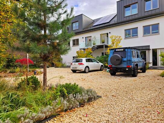 *Grenze Kaiserswerth - ISR* 205 m² Luxus-Maisonette-Wohnung mit herrlichem Sonnendeck.