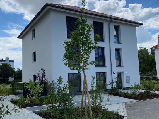 Moderne, neuwertige 3-Zimmer-Wohnung mit Balkon, EBK u. TG-Stellplatz mit Wallbox in Weil am Rhein