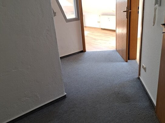 Schöne WHG zu verkaufen, 3 Zimmer plus Stellplatz