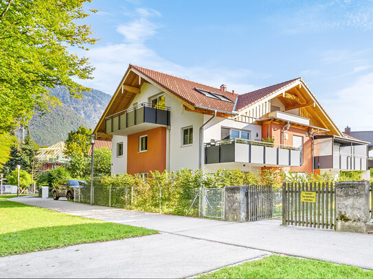 Gemütliche möblierte Dachgeschosswohnung mit Lift, Einbauküche uvm.