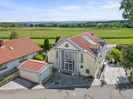 "Die Villa auf dem Lande - Großes Einfamilienhaus mit Einliegerwohnung in Vorort von Ravensburg"