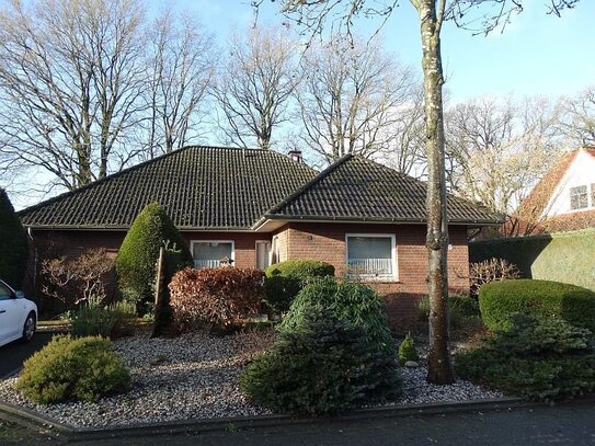 Winkelbungalow, Garage mit Geräteraum in schöner ruhiger Lage, mit hübschem Garten, in Ofenerdiek