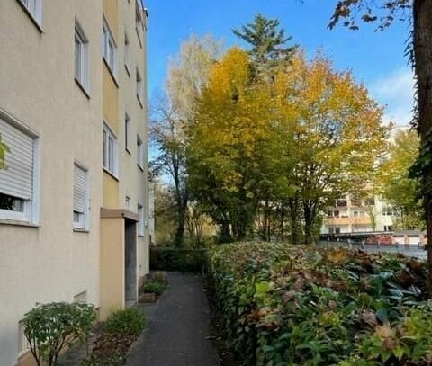 Bezugsfreie 4- Zimmer-Erdgeschoss-Hochparterre-Wohnung mit Garage in bester Lage von Erlangen-Sieglitzhof