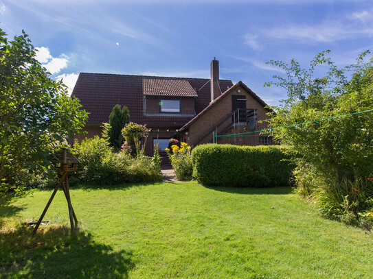 Zweifamilienhaus in Ostseenähe mit großem Garten