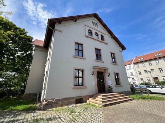 Halle (Saale): Mehrfamilienhaus-Villa mit 15 PKW-Stellplätzen, für Wohnen/Büro