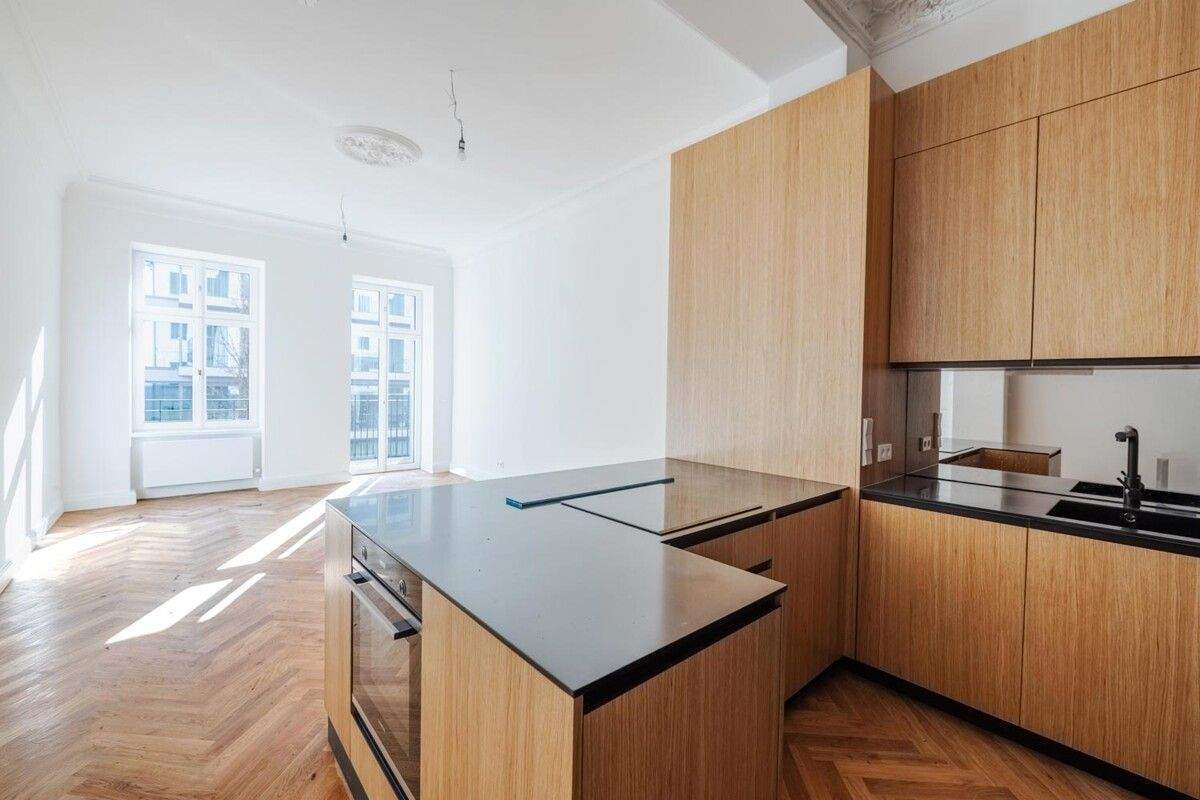 Zuhause in zwei Berliner Welten: Gründerzeit-Apartment mit Charme und Süd-Balkon - Photo 1