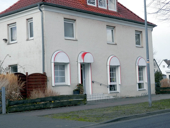 Vollständig renoviertes Ladenlokal mit Fensterfront in verkehrsgünstiger Lage