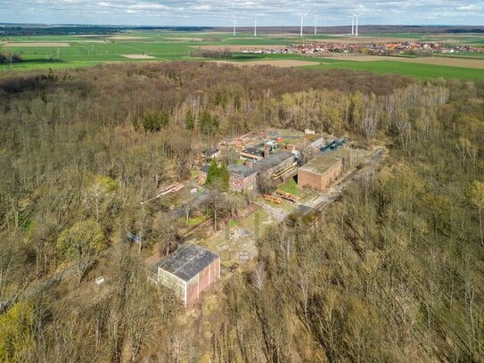 Salzgitter-Flachstöckheim: Großzügiges Gewerbegrundstück umgeben von eigenem Wald!