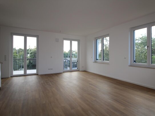 1. Monat kaltmietfrei - 4 Zimmer mit EBK + Tageslichtbad und großem Balkon**