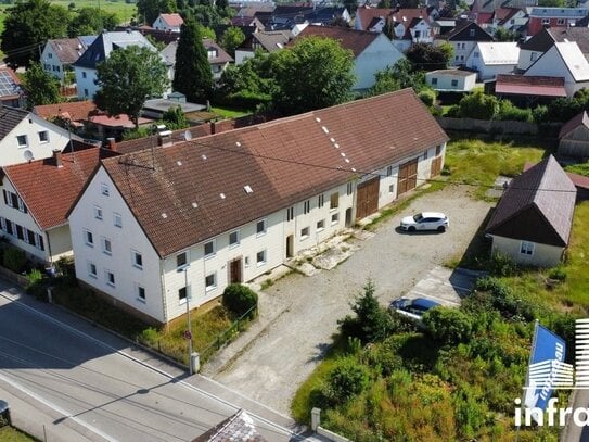 Alter Bauernhof zu verkaufen! Haus mit Bauernstadl und Garagen!