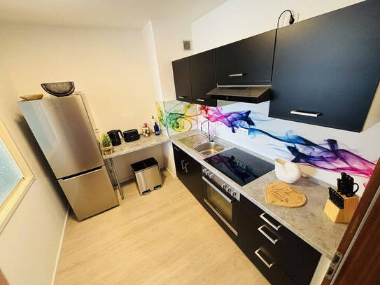 Juwel mit Naturblick, vollmöbliert, EBK, Balkon, Fahrstuhl und Badewanne