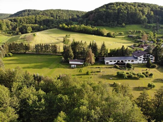 AUMÜLLER-Immobilien - Naturnahes modernes Wohnen und Arbeiten im Haupthaus mit Bungalow im Anbau