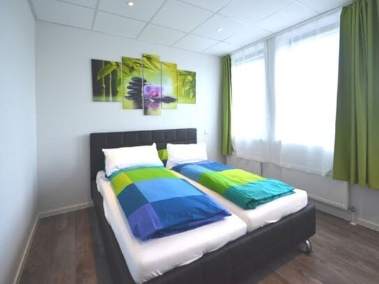 Voll ausgestattetes 2-Zimmer-Penthouse-Apartment, bequem & komfortabel, zentral in Niederrad