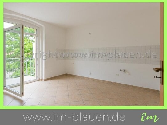 2 Zimmer Altbauwohnung mit sonnigem Balkon in Plauen zu vermieten - EBK möglich - Bad mit Fenster