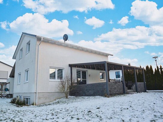 Junges modernes Haus in ruhiger Lage, große Garage, Carport, Garten, Bhf. Strecke Stuttgart21 - Ulm