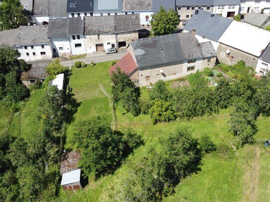 Charmantes Bauernhaus mit großem Grundstück in Hockweiler