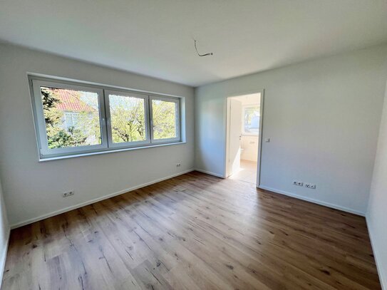 Tolle Obergeschoss Wohnung mit großem Balkon, KFW 40EE, Haus im Stadtvilla Design