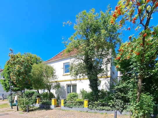 SOLLER - IMMOBILEN Im Herzen von Vegesack - Freistehendes 1-2 Fam.- Haus mit Teilkeller und Garage