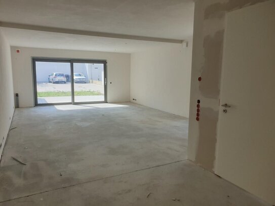 NEUBAU - TOP LAGE: Hochwertige 3 Zimmer Wohnung mit Terrasse, Garten u. 2 Bädern! - Provisionsfrei -