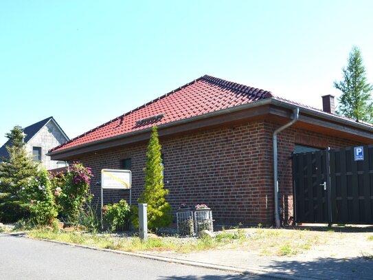 Wohnen auf einer Ebene! Klinkerbungalow mit Ferienwohnung Nähe Bergen am Nonnensee!