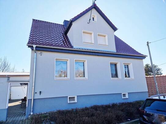 Tolles Einfamilienhaus mit großen Grundstück, 3 Garagen und Einbauküche in Milzau zu verkaufen