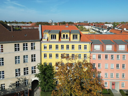 Über den Dächern von Tempelhof: Neubau-Dachgeschoss mit 3 Balkonen und exklusivem Komfort