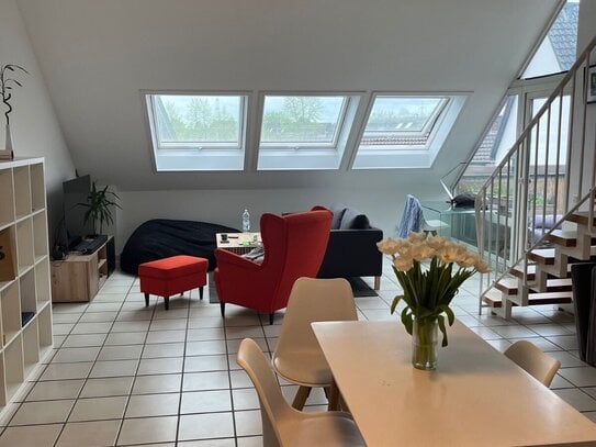 1 Zimmer in schöner 2er WG in Maisonette Wohnung (Dachterrasse, Kamin, Fußbodenheizung und Sauna), eigenes Bad