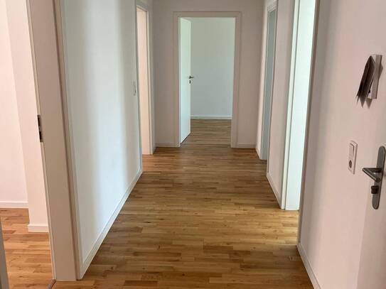 Wünderschöne 4-Zimmer-Wohnung mit Balkon