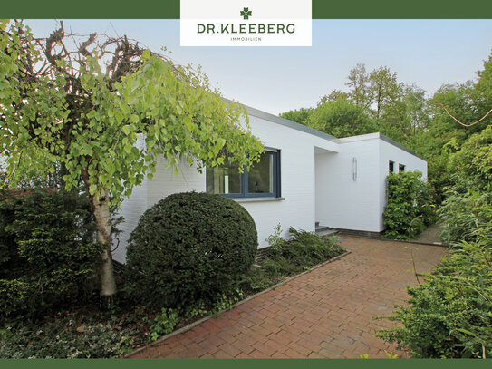 Architekten-Bungalow mit Traumgarten und Außenpool in bevorzugter Lage von Münster-Coerde