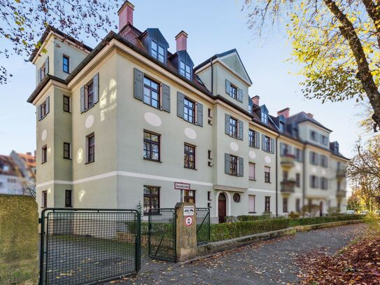 Altbau-Charme trifft modernes Wohnen: 2-Zi.-ETW mit Balkon in München-Thalkirchen (Denkmalschutz)