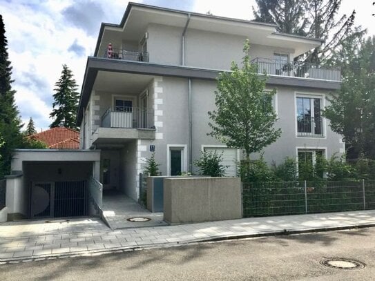 Obermenzing: Helle 2-Zimmer-EG-Wohnung mit Südwestterrasse in 8-Familienhaus