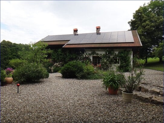 *** Vorankündigung *** ZAUBERHAFTES LANDHAUS MIT GROSSEM GRUNDSTÜCK/WALD UND BACH IN ALLEINLAGE