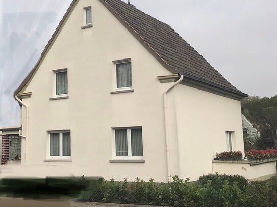 Freistehendes Einfamilienhaus mit großem Garten