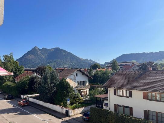 "Traumhafte 4-Zimmer-Wohnung mit Ost- & Westbalkon - Genießen Sie den Panorama-Blick den ganzen Tag"