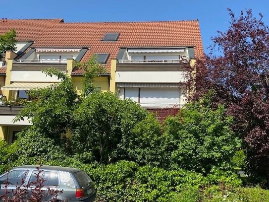 Sehr schöne und sonnige 3-Zimmer-Wohnung mit großzügigen Balkon und Tageslichtbad in sehr ruhiger Wohnlage am Fuße der…