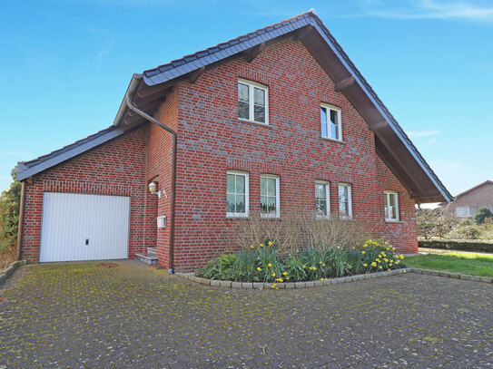 Freistehendes Einfamilienhaus mit Wintergarten und Garage in Waldfeucht